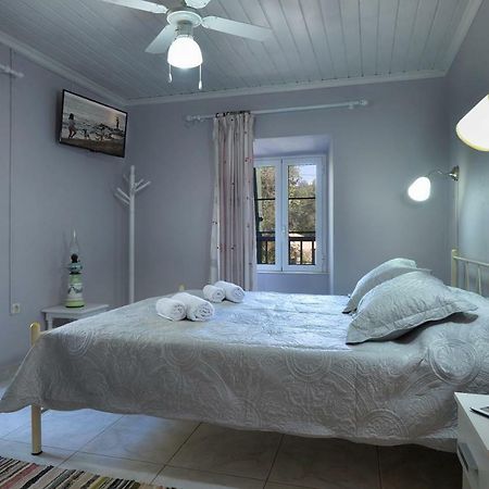 Mikroulis Residence Mastoratika エクステリア 写真