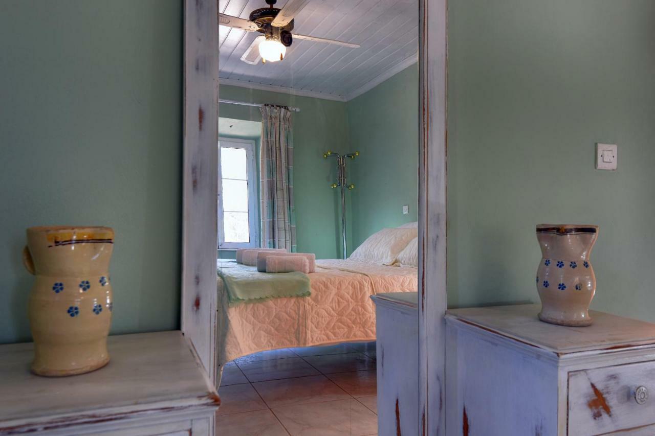 Mikroulis Residence Mastoratika エクステリア 写真