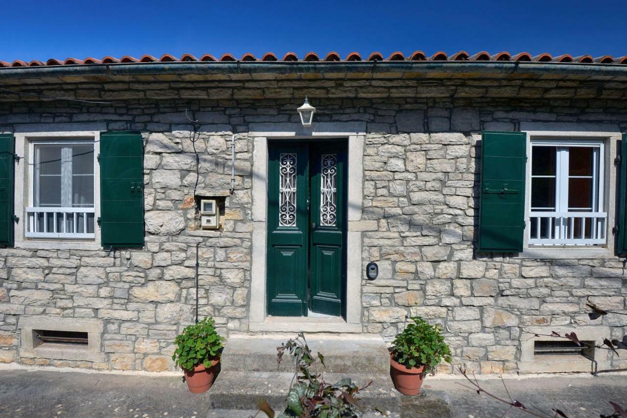 Mikroulis Residence Mastoratika エクステリア 写真