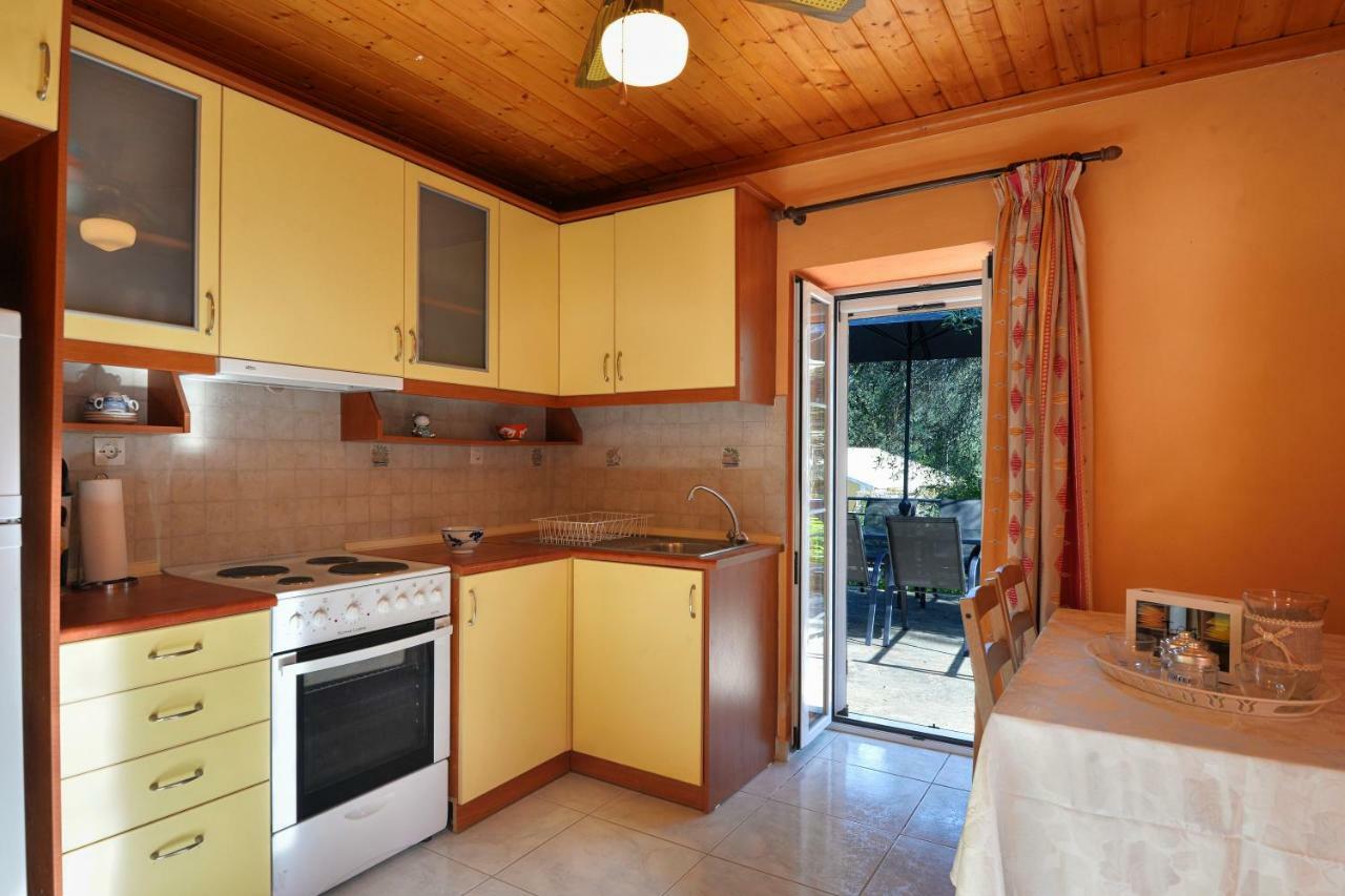 Mikroulis Residence Mastoratika エクステリア 写真